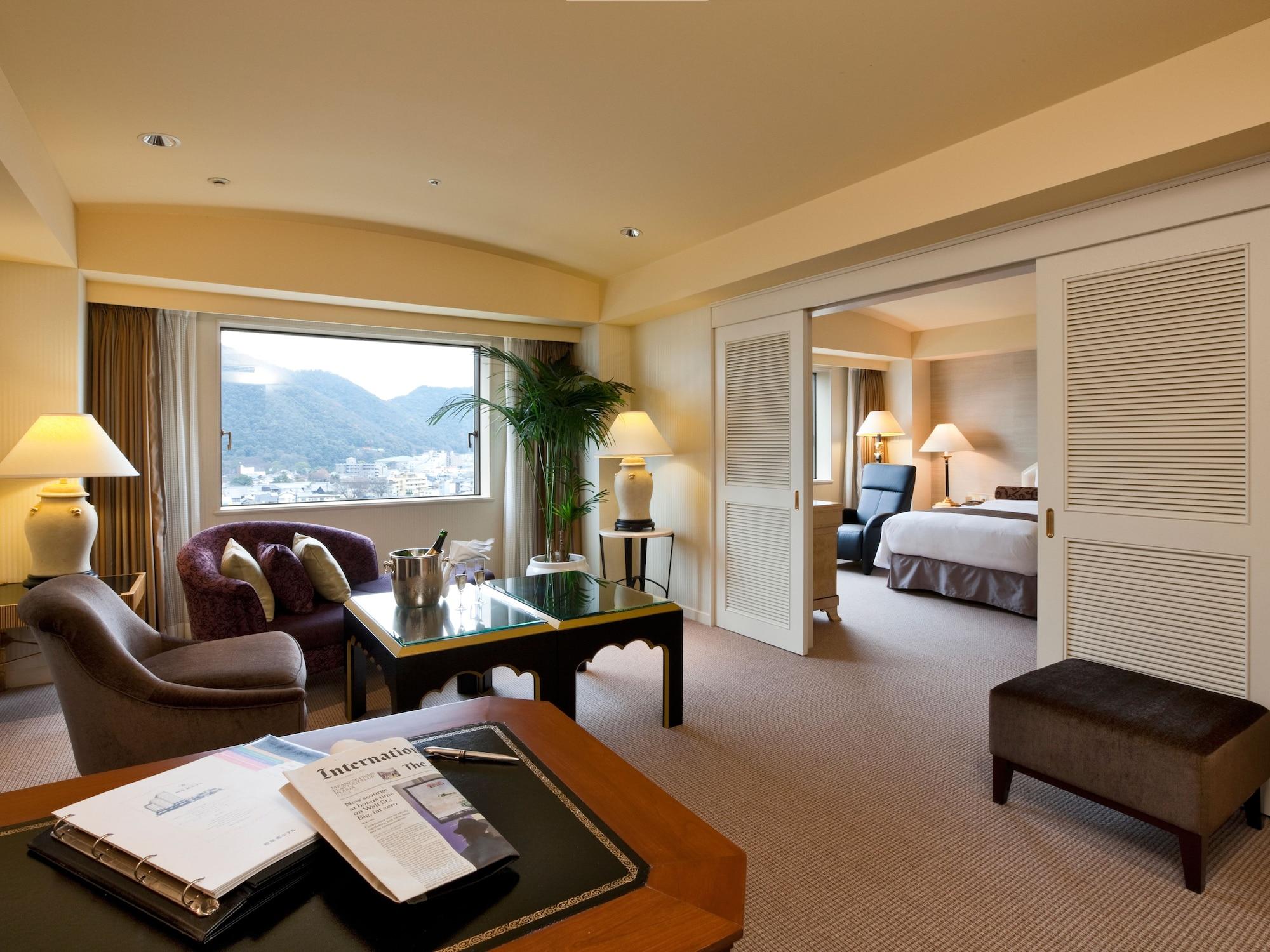 Miyako Hotel Gifu Nagaragawa Экстерьер фото A suite at the hotel