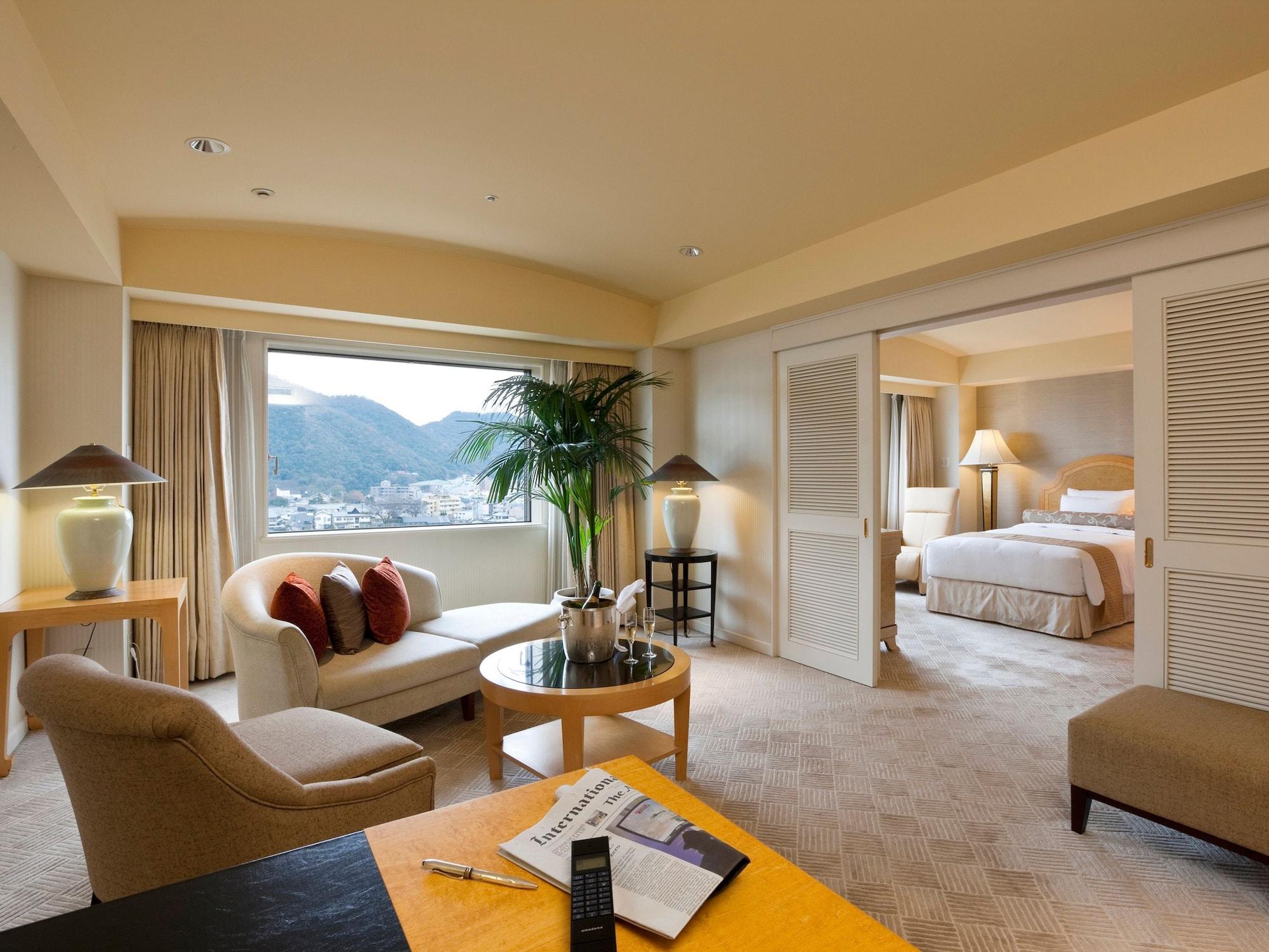 Miyako Hotel Gifu Nagaragawa Экстерьер фото A suite at the hotel